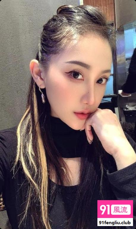 泉山舌吻骚御姐